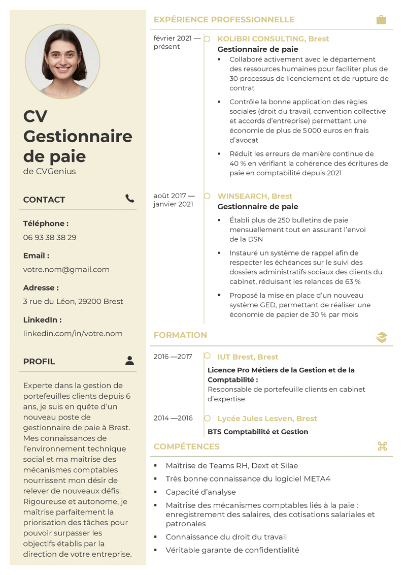 un exemple d'un CV gestionnaire de paie à deux colonnes avec photo et un en-tête de couleur champagne