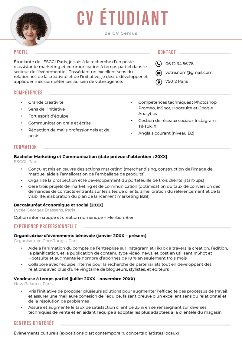 un exemple d'un modèle de CV étudiant avec un en-tête couleur terra cotta et une photo professionnelle