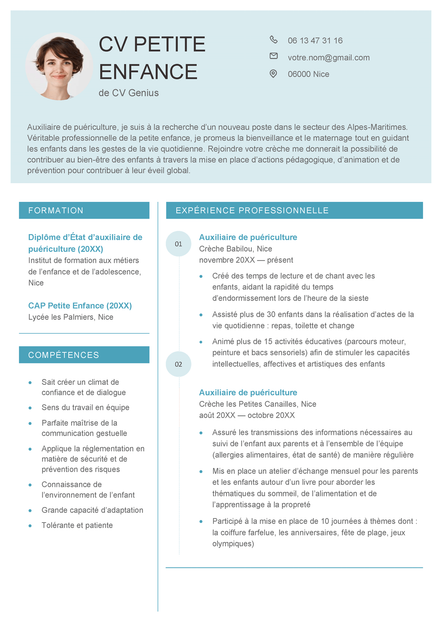 un exemple d'un modèle de CV petite enfance de couleur bleu clair avec une photo CV professionnelle